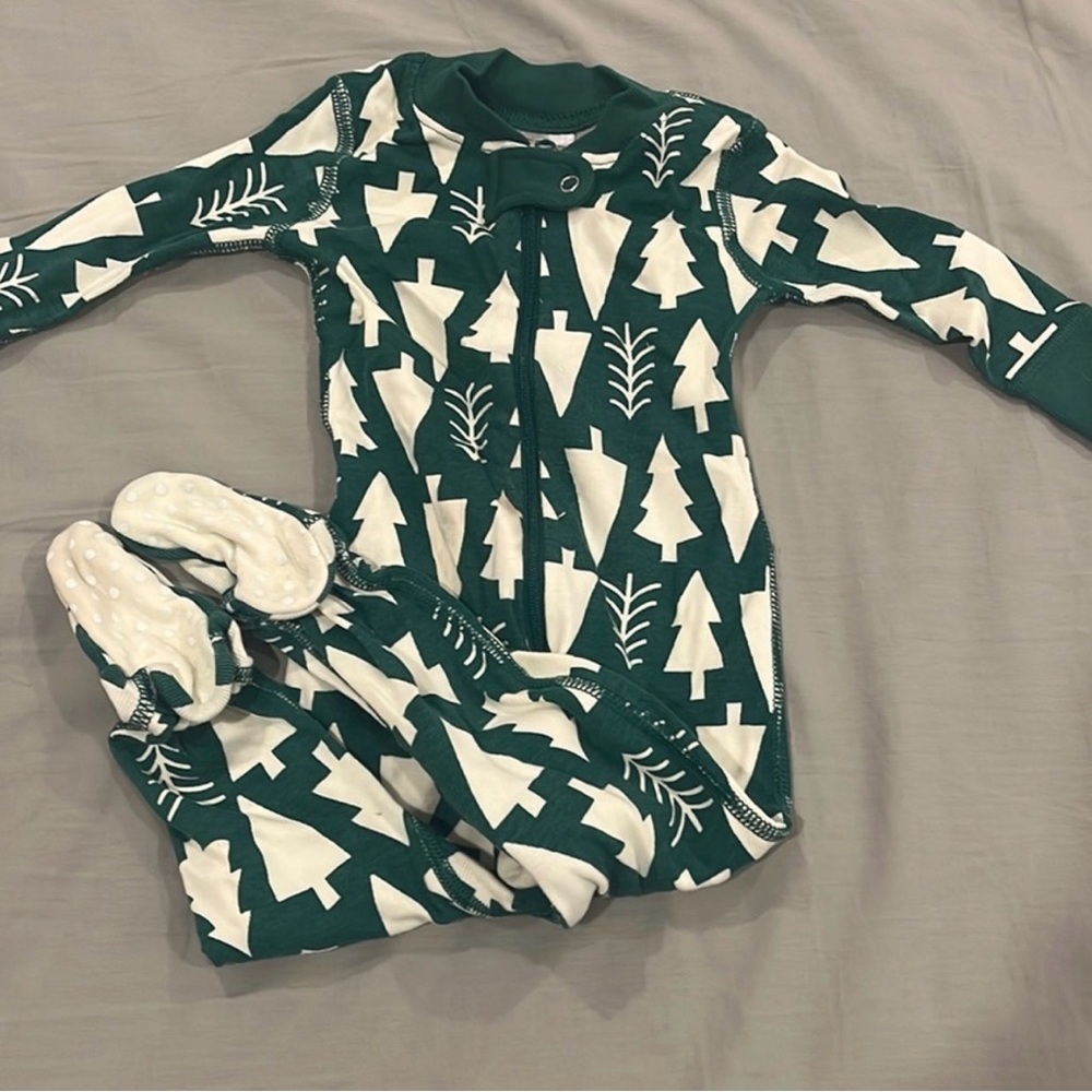 Hanna Andersson Forest Green and White Footie Baby 6-12 Months